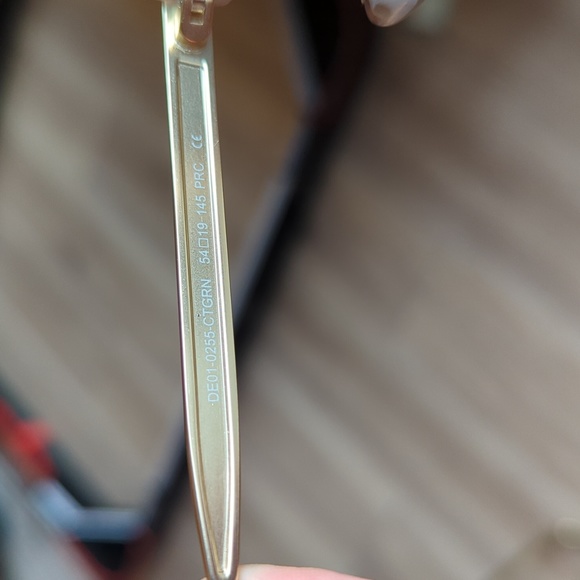 Diff Hailey Cream Tortoise Sunglasses - Picture 4 of 5